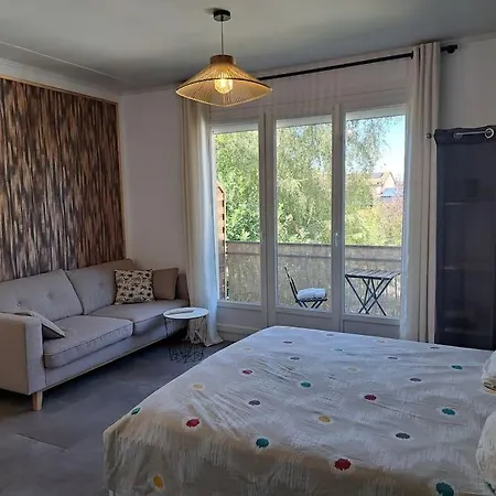 Dans Maison Avec Jardin Et Balcon, Au Calme Appartement Sérézin-du-Rhône