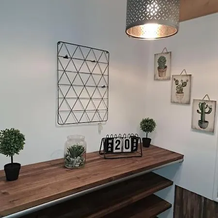 Dans Maison Avec Jardin Et Balcon, Au Calme Appartement
