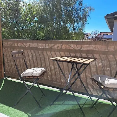 Appartement Dans Maison Avec Jardin Et Balcon, Au Calme *